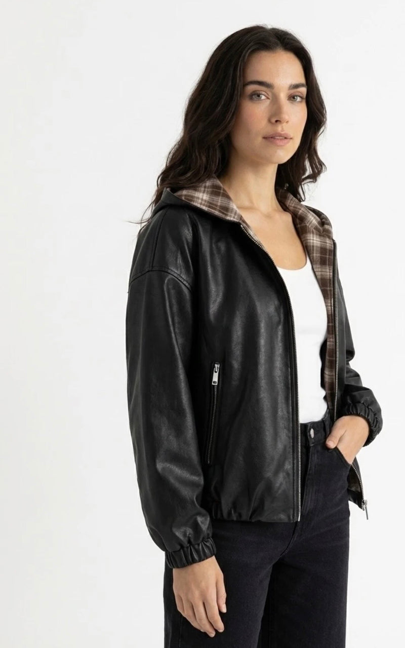 Veste en cuir à capuche