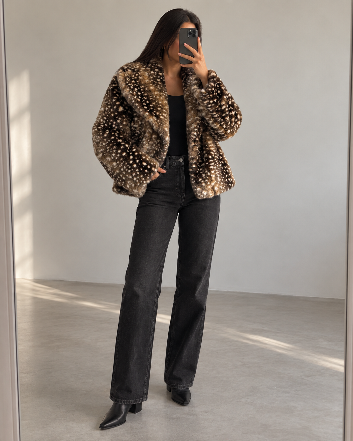 Veste courte en fourrure tachetée