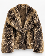 Veste courte en fourrure tachetée